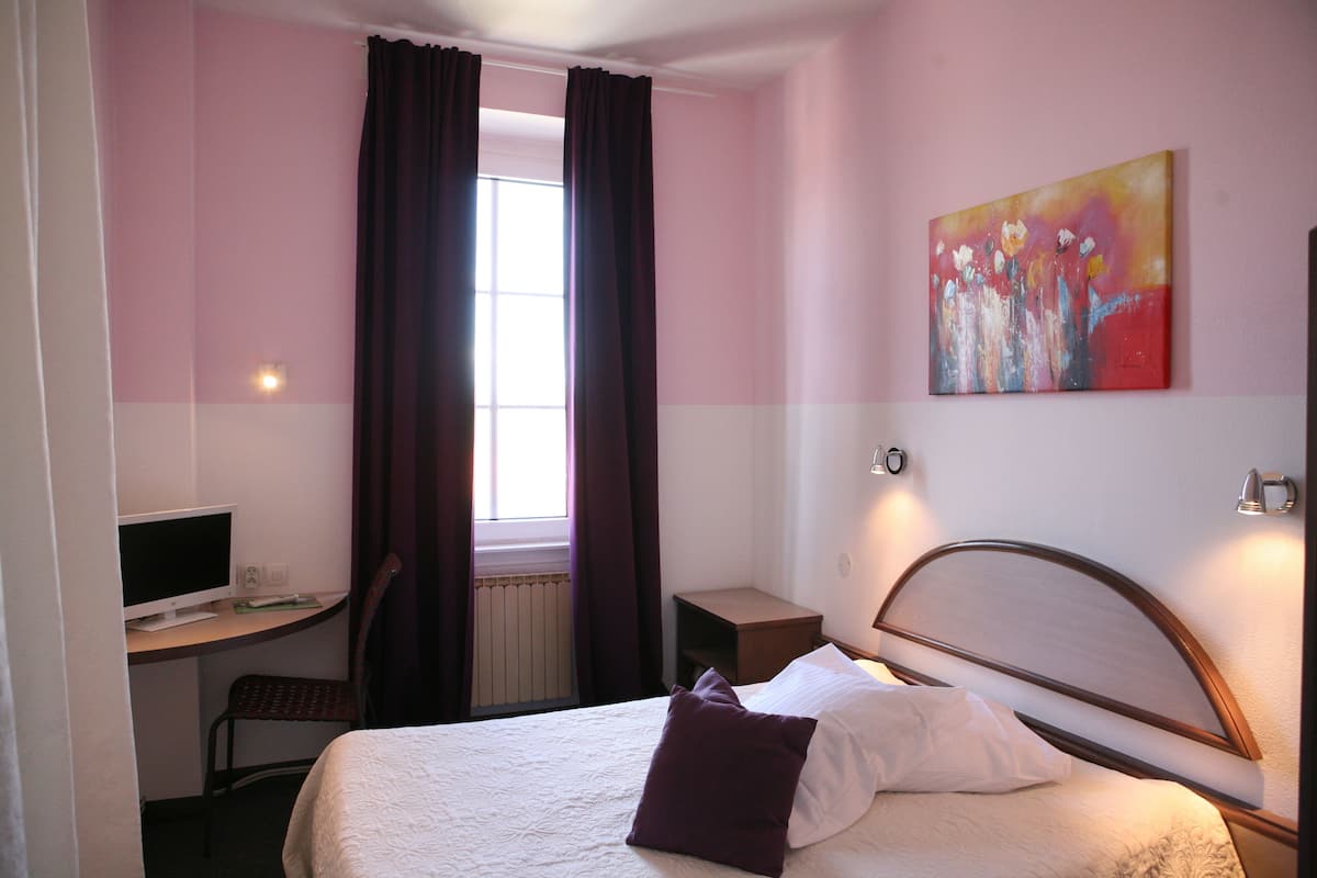 Doppel- oder Zweibettzimmer | Verdunkelungsvorhänge, schallisolierte Zimmer, Bügeleisen/Bügelbrett