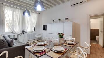 Appartement, 2 chambres | Salle de séjour