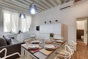 Apartment, 2 Bedrooms | Living room
