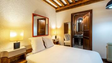 Rideaux occultants, fer et planche Ă  repasser, Wi-Fi gratuit