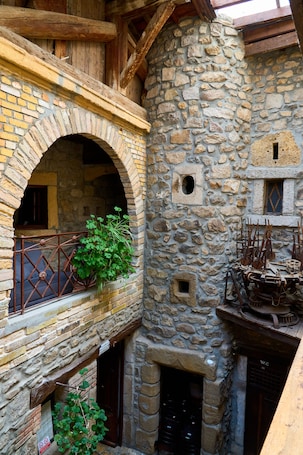 Terraza o patio. Aux Prisons de Montagny