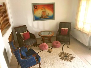 Casa familiar | Sala de estar | Una chimenea