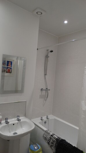 Apartment, 2 Bedrooms | Bathroom