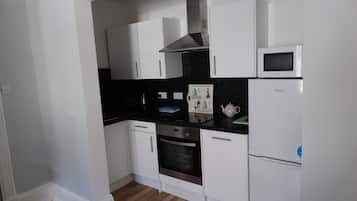 Apartment, 2 Bedrooms | Private kitchen | Fridge, microwave, oven, stovetop