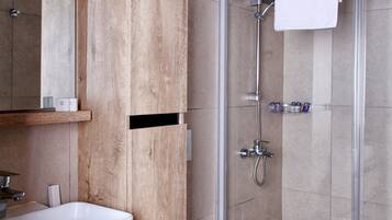 Deluxe Double Room | Bathroom | Shower, free toiletries, hair dryer, slippers