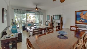 Luxury Apartment, Beach View, Beachfront | In-room dining - Costa del Sol 2 - 101 (Guayacanes)