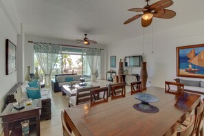 Luxury-Apartment, Strandblick, Strandnähe | Essbereich im Zimmer