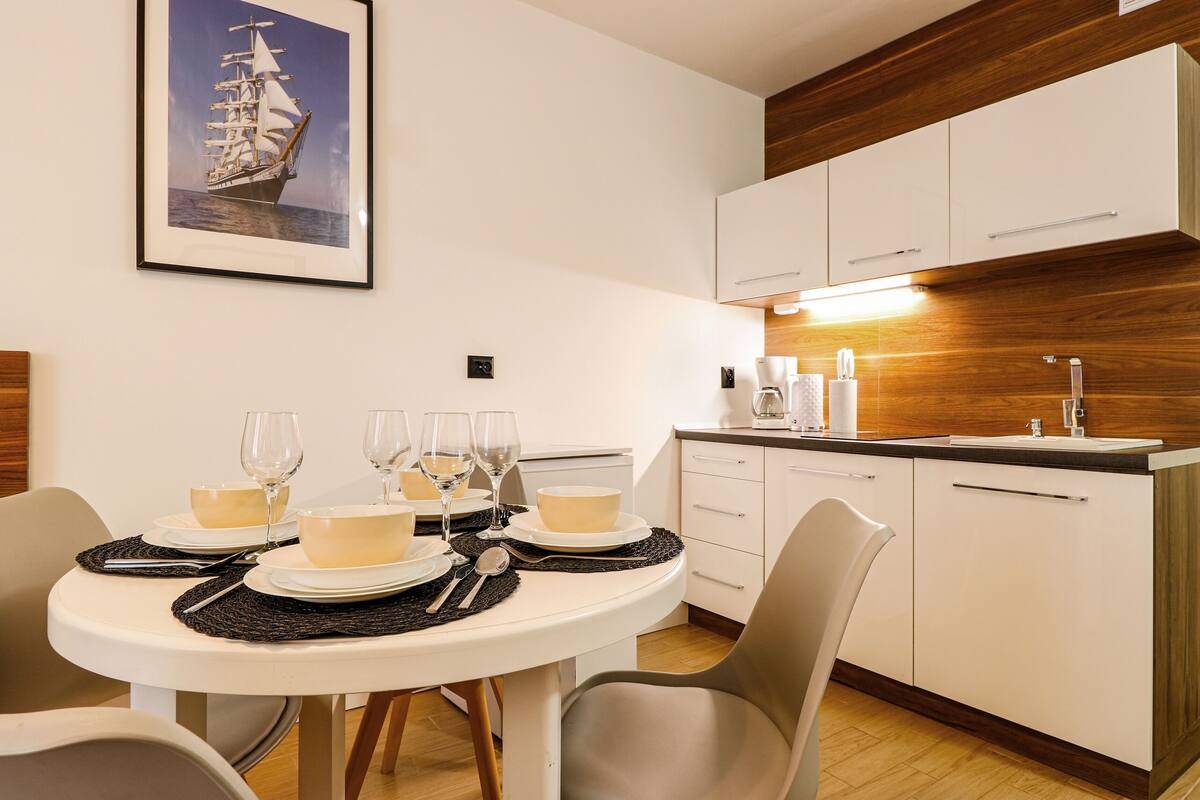 Family Triple Room, 1 Bedroom | Desk, iron/ironing board, cribs (surcharge), WiFi (free)