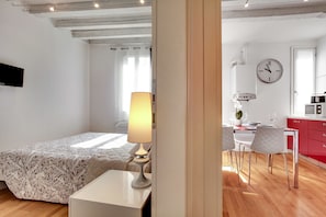 Appartement, 1 chambre | Coin séjour | Télévision