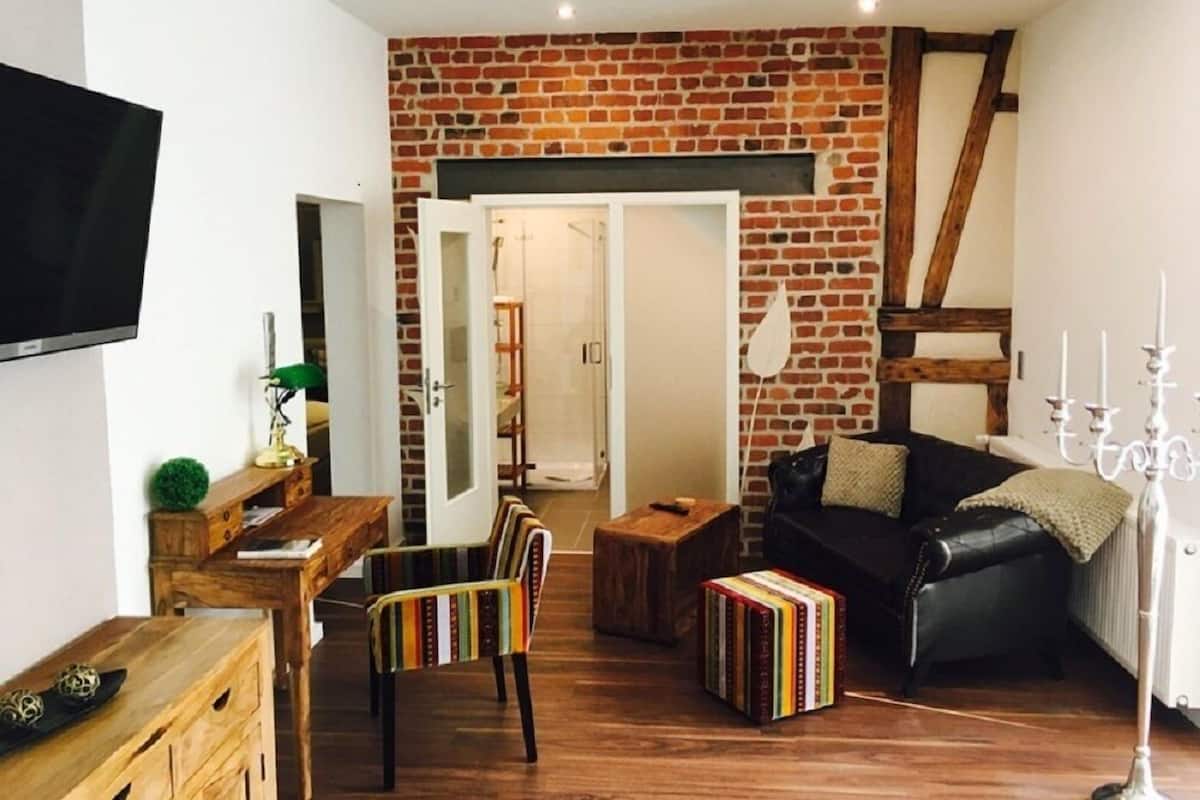 Appartement, rez-de-chaussée | Coin séjour | Télévision à écran plat