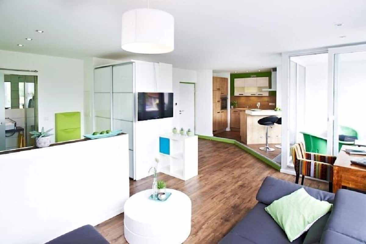 Apartment, 1 Queen Bed | Living area