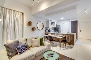 Luxury Apartment, 1 Queen Bed | Living area | Flat-screen TV - Shalom V 2B (Santo Domingo)