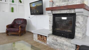 Family Villa, 4 Bedrooms | Living room | Flat-screen TV