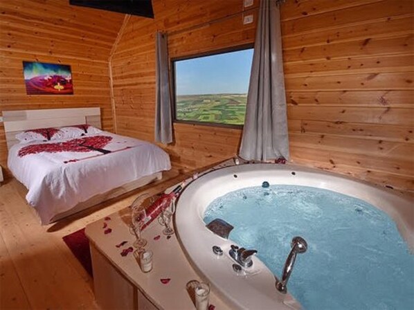 Classic Suite | Desk, free WiFi, bed sheets - shir lakineret smadar (Yavne'el)