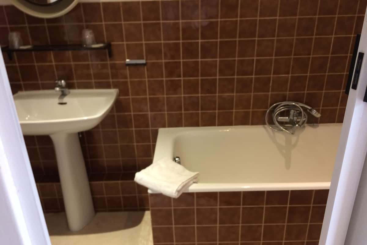 1 bedroom, premium bedding, blackout curtains, free WiFi