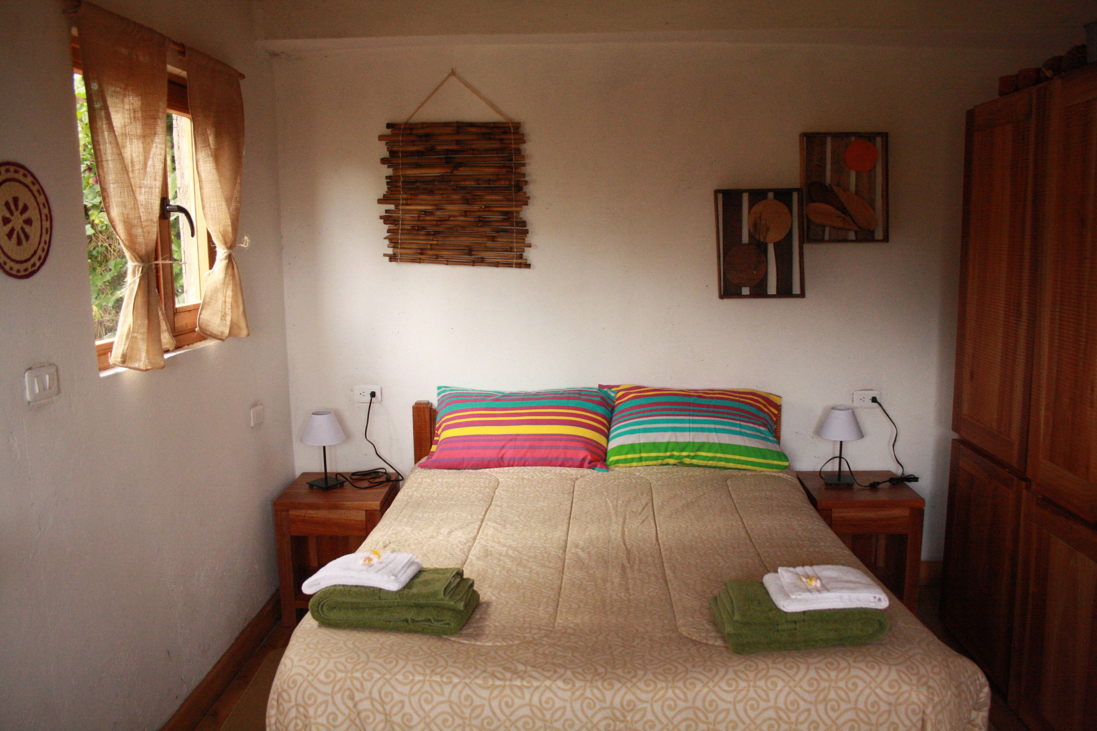 Cabaña familiar, varias camas, vista a la montaña | Escritorio, wifi gratis y ropa de cama 