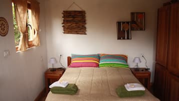 Cabaña familiar, varias camas, vista a la montaña | Escritorio, wifi gratis y ropa de cama