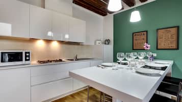 Departamento, 1 habitación | Cocina privada | Refrigerador, microondas, parrilla de estufa y lavavajillas