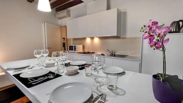 Appartamento, 1 camera da letto | Cucina privata | Frigorifero, microonde, piano cottura, lavastoviglie