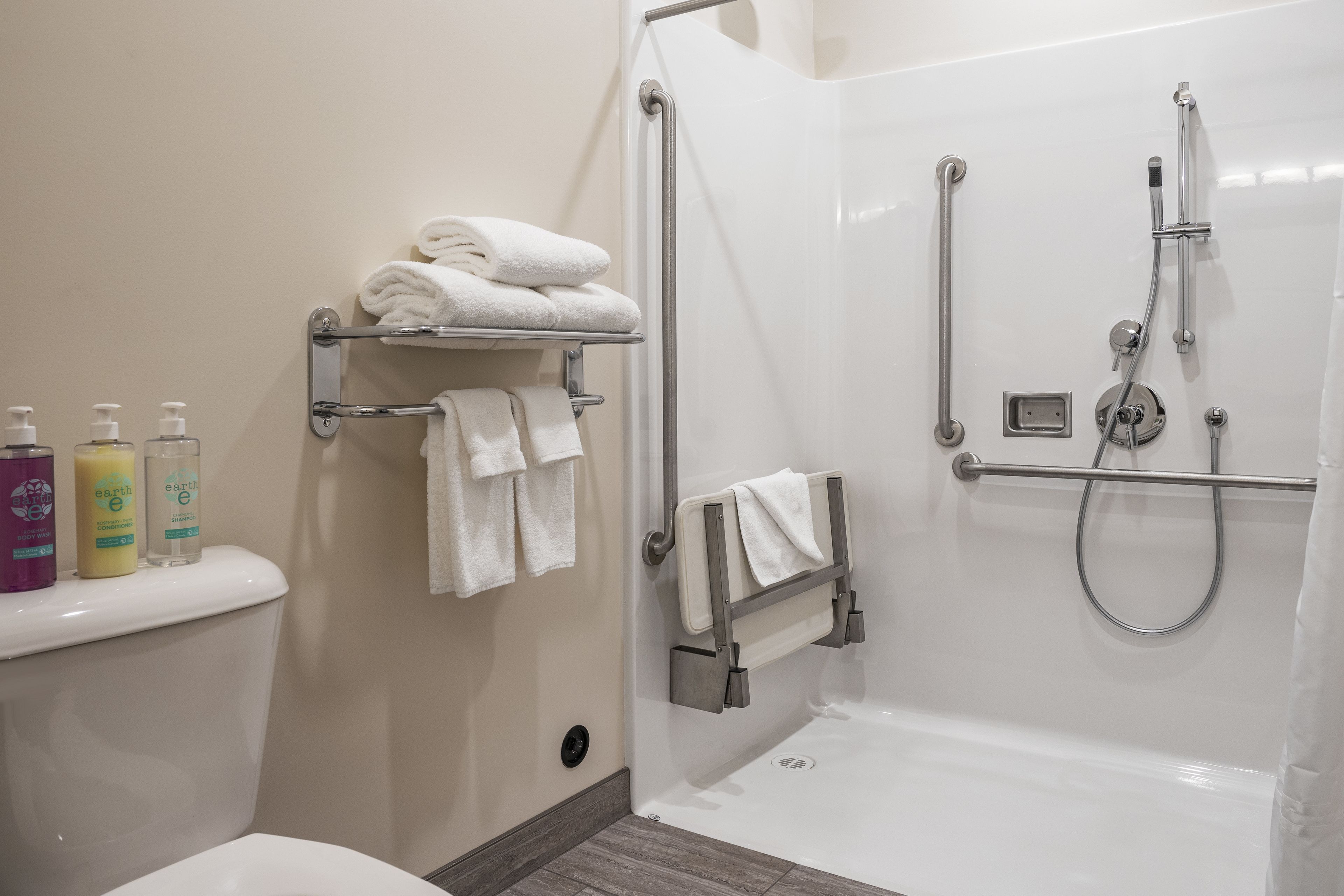 room, 1 queen bed, accessible (coast accessible queen) | in-room safe, desk, blackout curtains, iron/ironing board