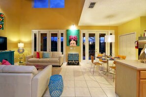 Flat-screen TV, DVD player - Aquamarine Hideaway (Kissimmee)