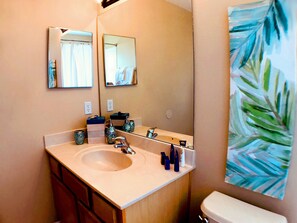 Deluxe Villa, Multiple Bedrooms, Pool Access | Bathroom