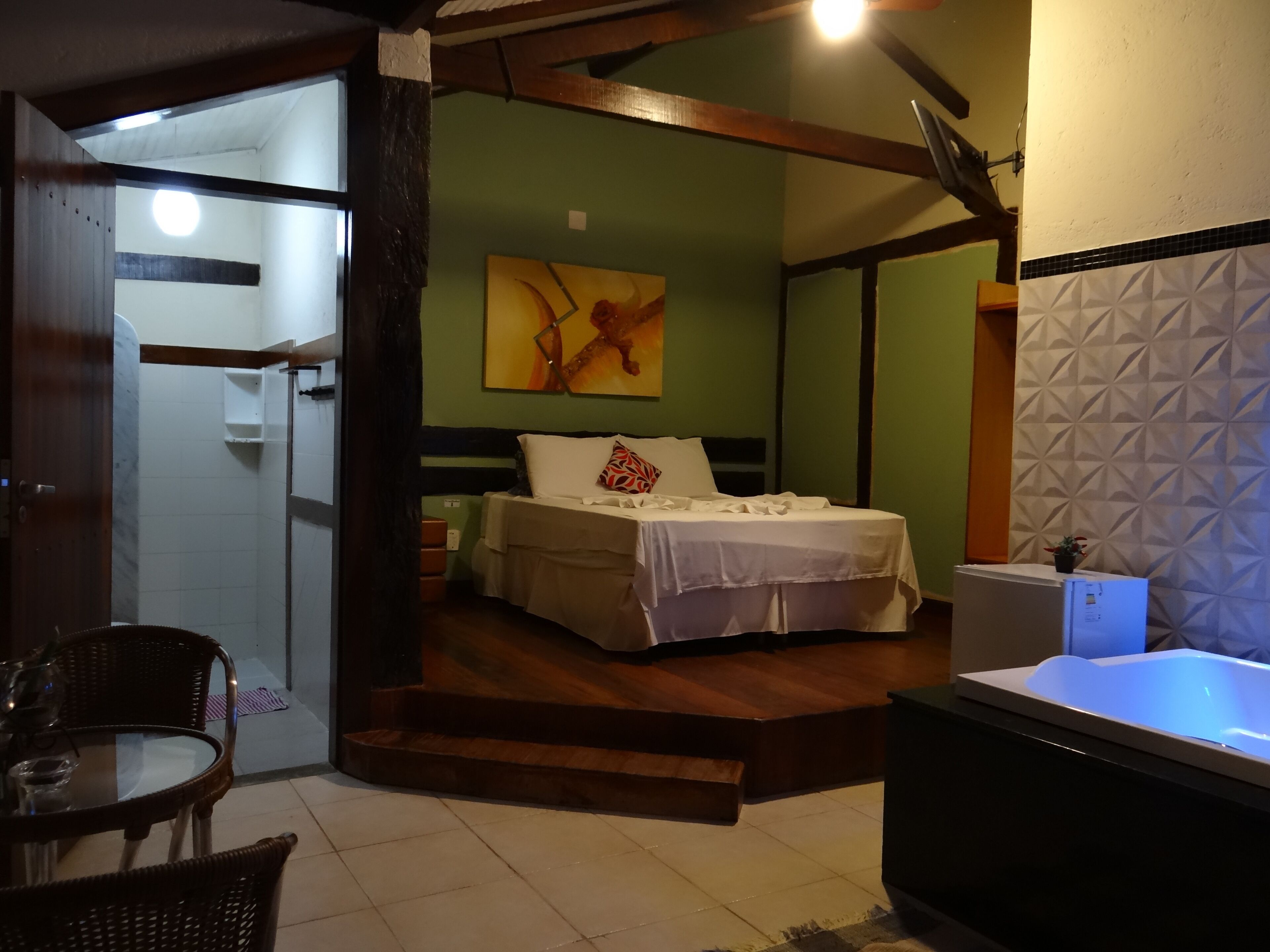 Minibar, wifi gratis y ropa de cama 