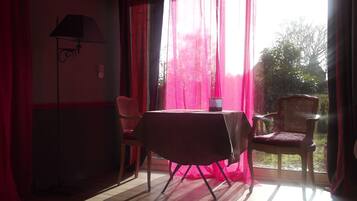 Suite, privébadkamer, uitzicht op tuin (Romance) | Gratis wifi, beddengoed