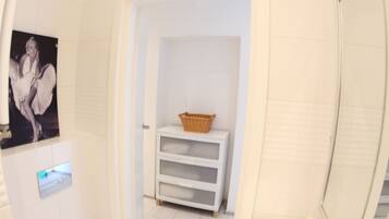 Economy Studio Suite, Garden View | Bathroom | Shower, towels