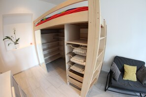 Suite estudio económica, vista al jardín