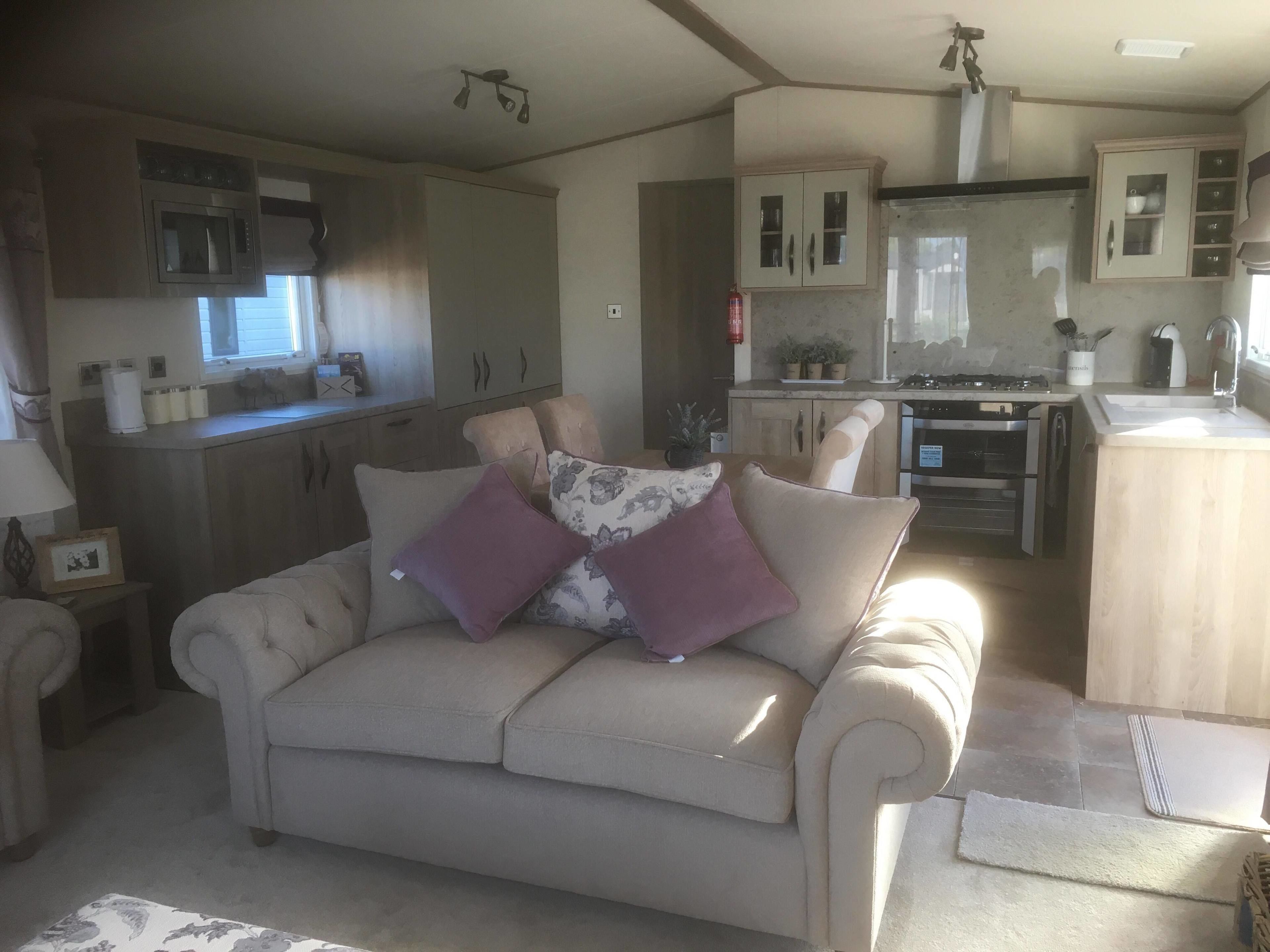 高級行動屋, 2 間臥室 | 客廳 | 平面電視、壁爐