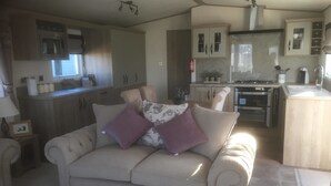 Superior Mobile Home, 2 Bedrooms | Living room