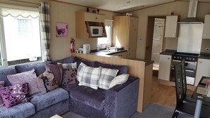 Luxury Mobile Home, 3 Bedrooms (Sunny) | Living area