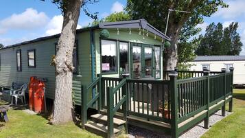 Luxury Mobile Home, 3 Bedrooms (Sunny) | Balkoni