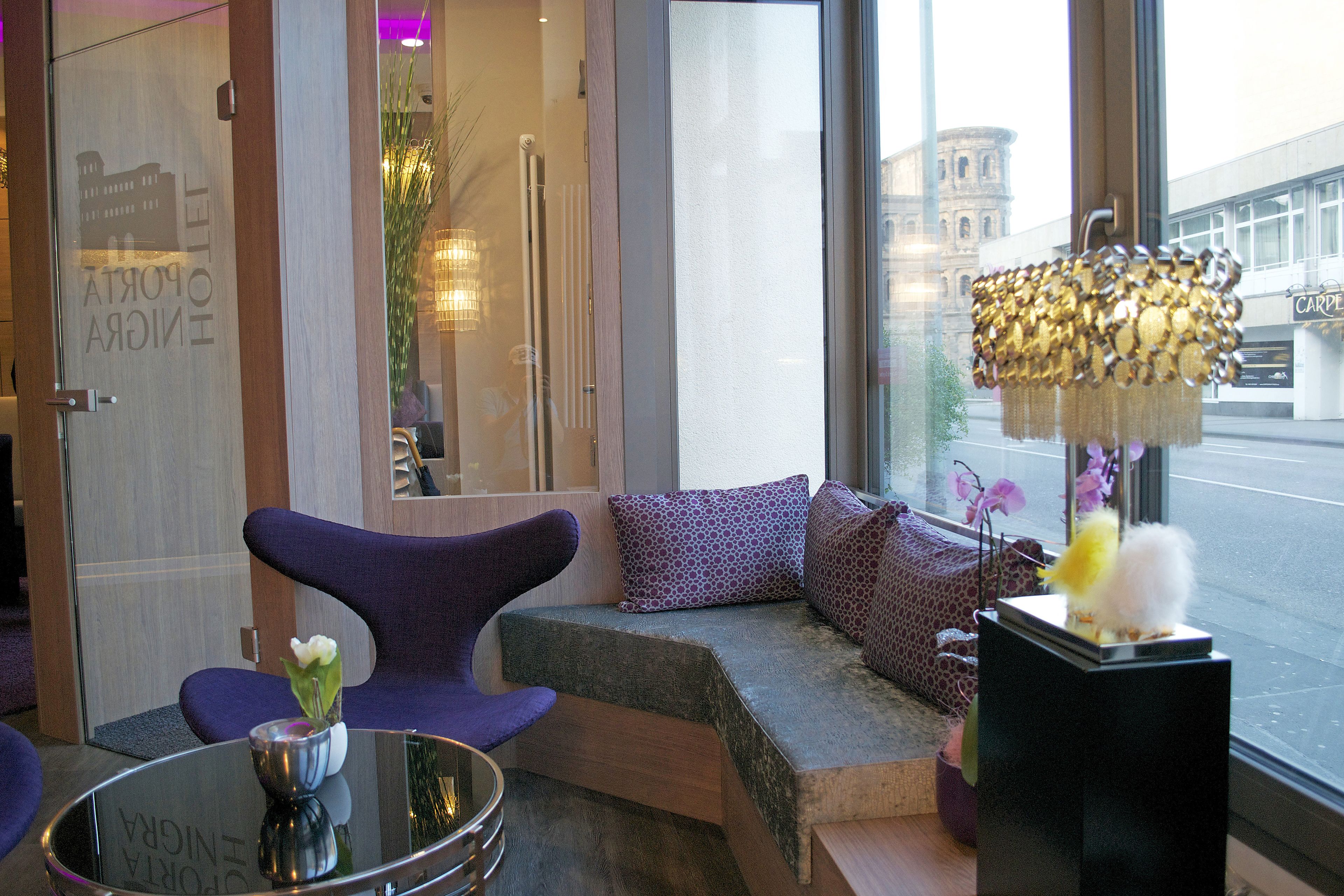 Coin salon dans le hall