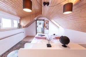 Comfort Condo (incl. Cleaning Fee 30€) | Premium bedding, desk, blackout drapes, soundproofing