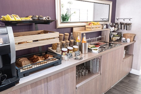 Daily buffet breakfast for a fee. Hotel Porta Nigra