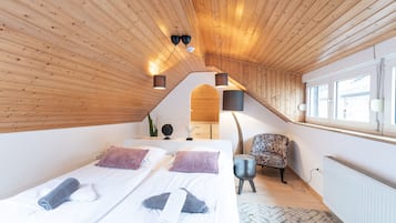 Comfort Condo (incl. Cleaning Fee 30€) | Premium bedding, desk, blackout drapes, soundproofing