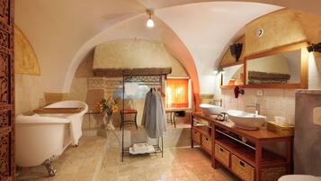Luxury Double Room (Les Orangers) | Bathroom | Free toiletries, hair dryer, bathrobes, towels