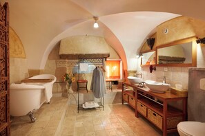 Luxury Double Room (Les Orangers) | Bathroom