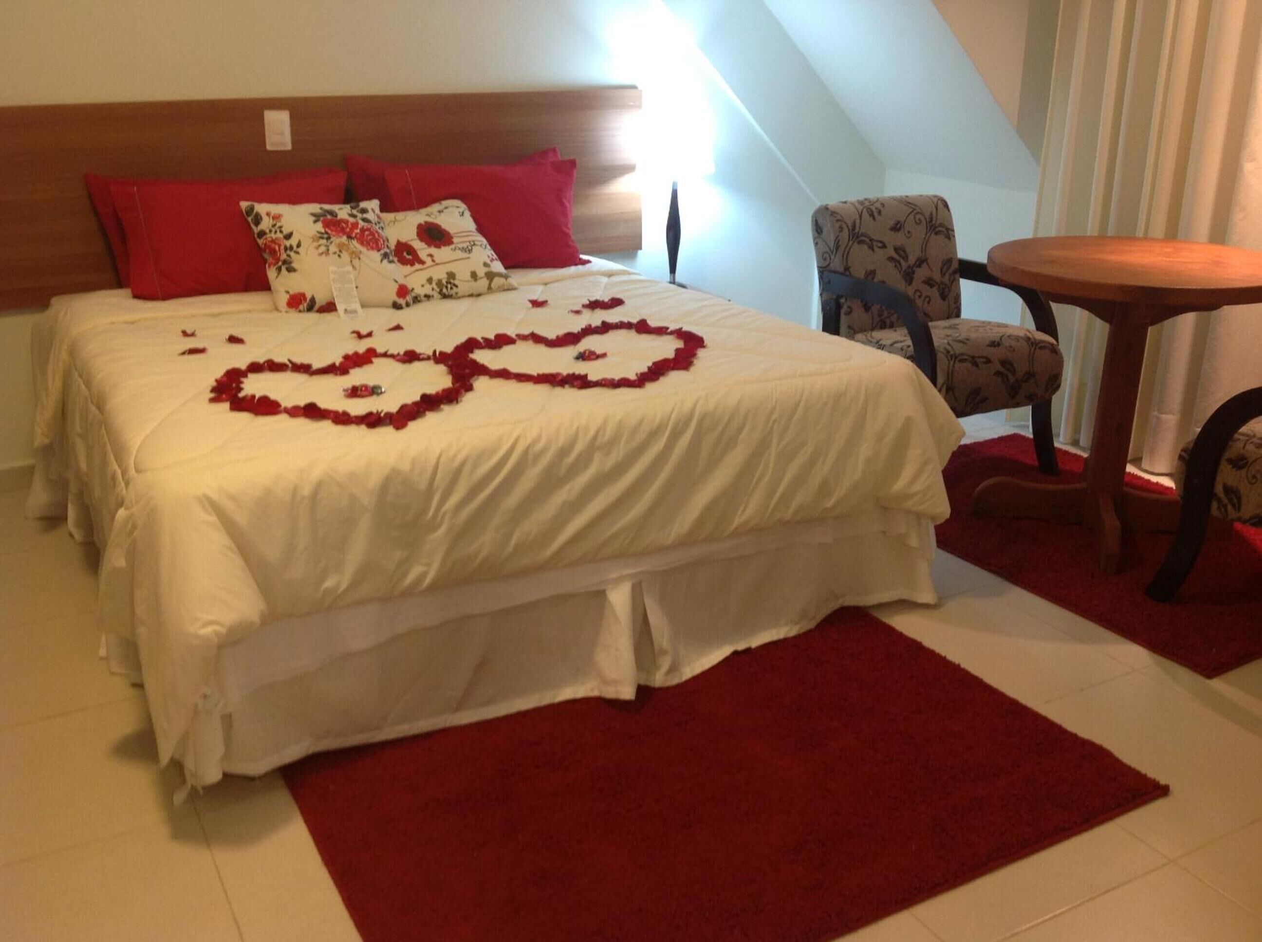 desk, blackout curtains, free wifi, bed sheets