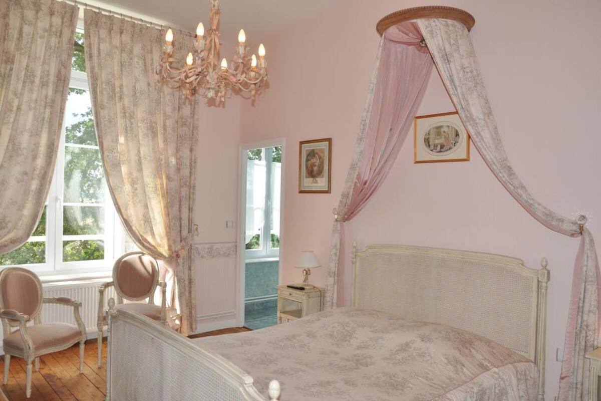 Double Room, 1 Queen Bed