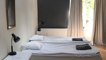 Twin Room, Shared Bathroom (Slottet no pets allowed) | Gratis wi-fi och sängkläder
