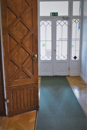 Pintu masuk hartanah