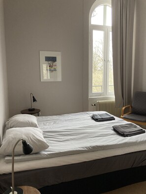 Double Room, Shared Bathroom (Slottet no pets allowed) | Wi-fi (inkludert) og sengetøy