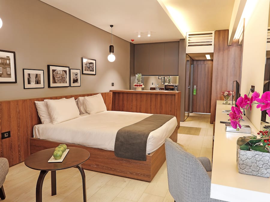 Zimmersafe, Schreibtisch, Verdunkelungsvorhänge, schallisolierte Zimmer