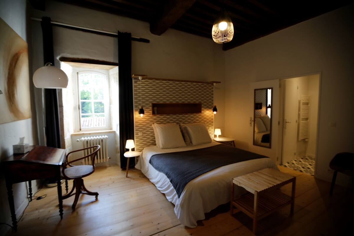Superior Double Room (Chambre de la Cour) | Desk, blackout drapes, soundproofing, cribs (free)