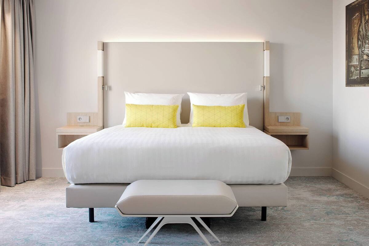 Literie de qualité supérieure, coffres-forts dans les chambres, bureau