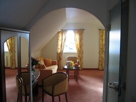 Suíte júnior | Área de estar | TV LED