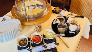 Dagelijks ontbijtbuffet (EUR 16 per persoon)